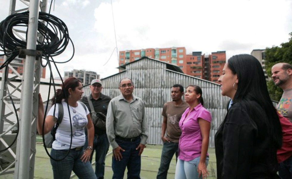 CONATEL visitó el campamento en Chacao, para determinar qué elementos requiere la comunidad para ejecutar la fundación y operatividad de la emisora