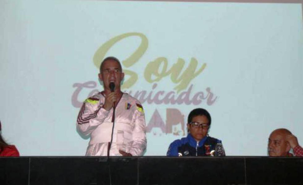 El ministro Freddy Bernal, informó este sábado la incorporación de los comunicadores CLAP al Plan Chamba Juvenil