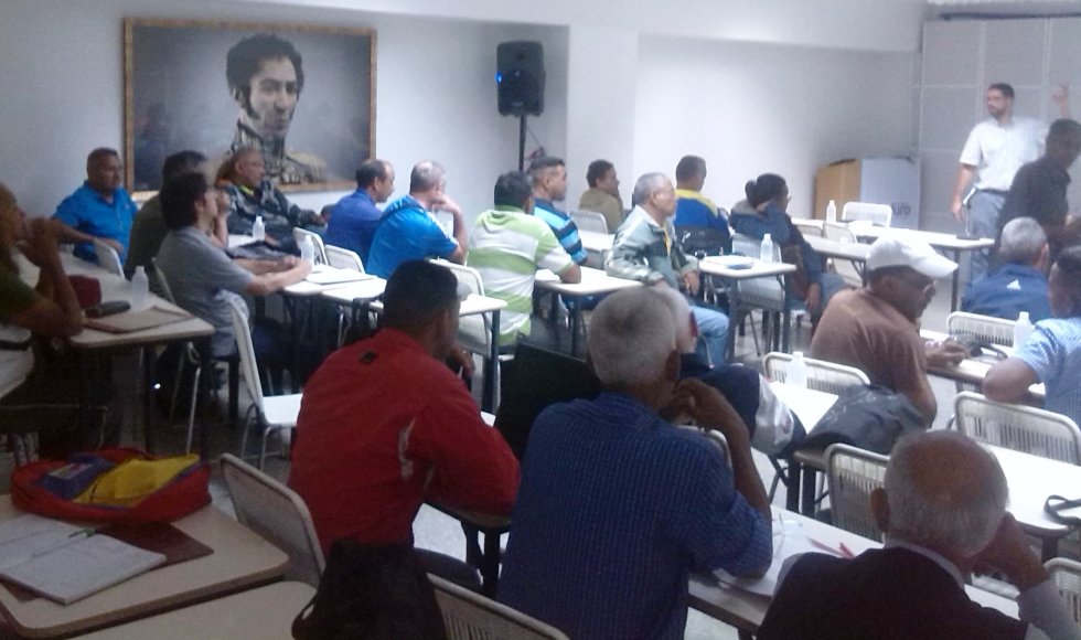 Medios comunitarios participan en taller para obtener sus ceritificados de producción nacional independiente