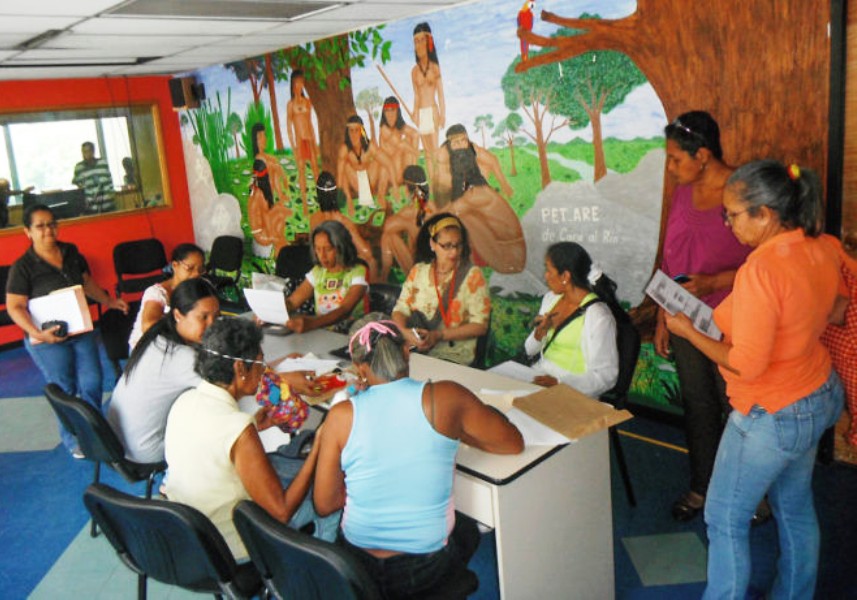 Artesanos de Miranda llevaron a cabo una jormada de registro en la sede de le radio comunitaria de la parroquia Petare